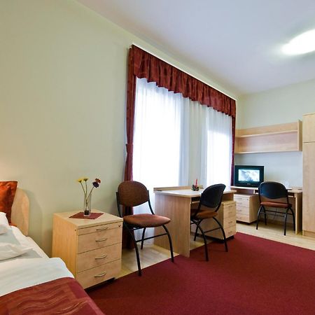 Hotel Kerpely Dunaújváros Eksteriør bilde