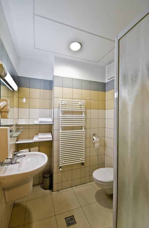 Hotel Kerpely Dunaújváros Rom bilde