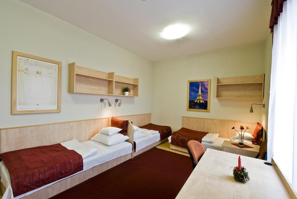 Hotel Kerpely Dunaújváros Rom bilde