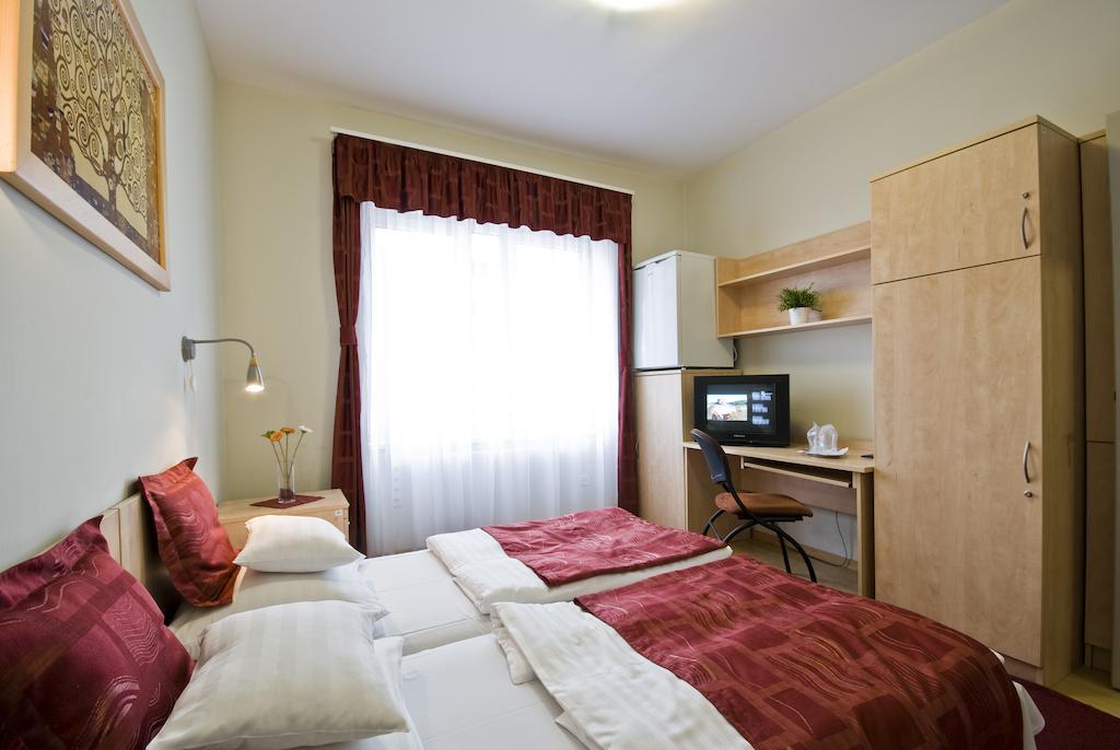 Hotel Kerpely Dunaújváros Rom bilde