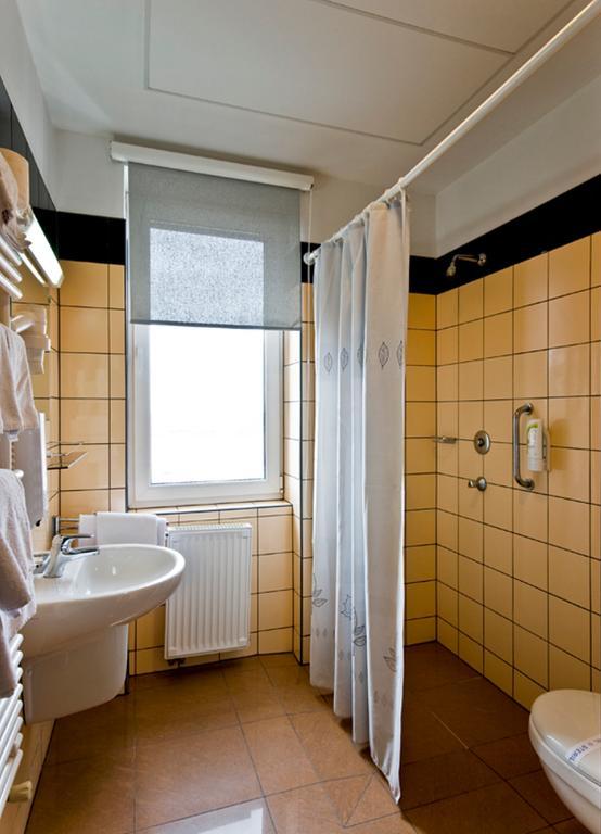 Hotel Kerpely Dunaújváros Eksteriør bilde