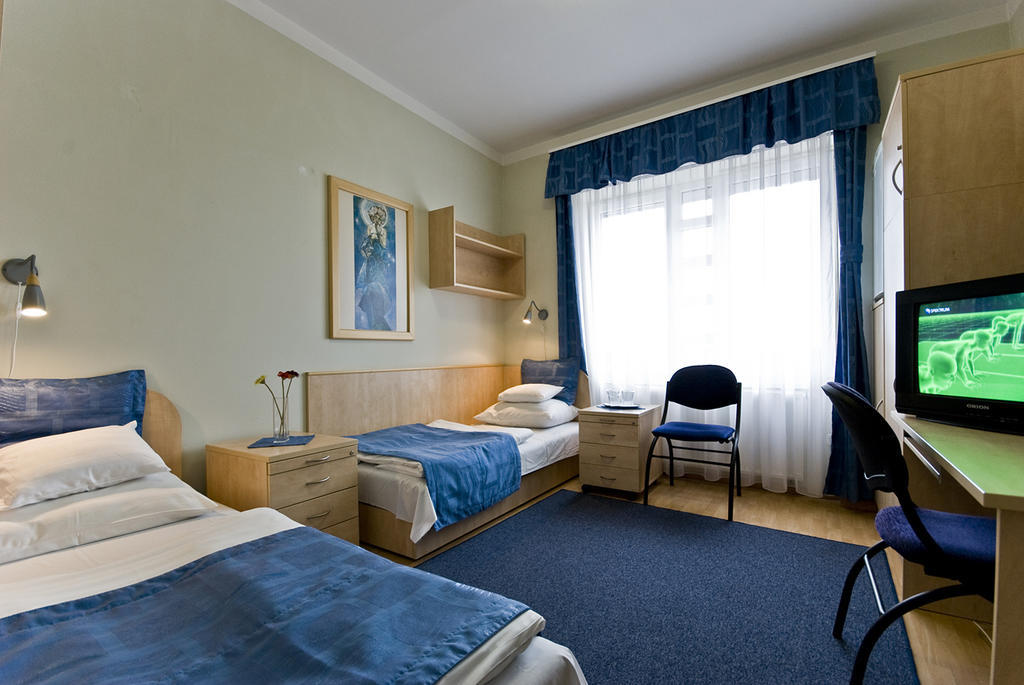 Hotel Kerpely Dunaújváros Eksteriør bilde