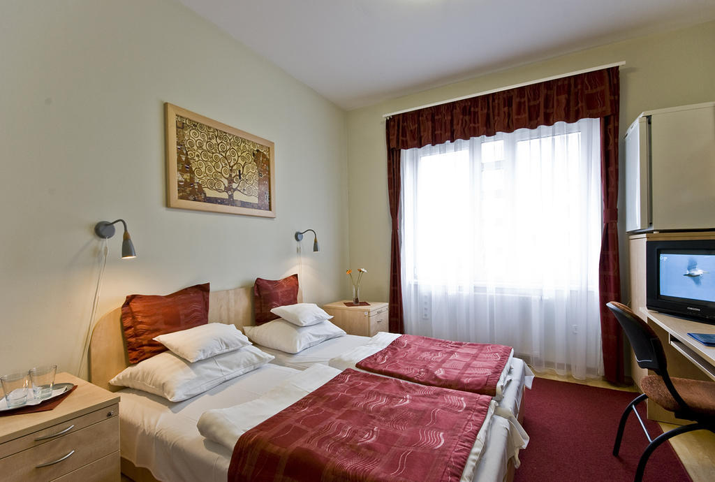 Hotel Kerpely Dunaújváros Eksteriør bilde
