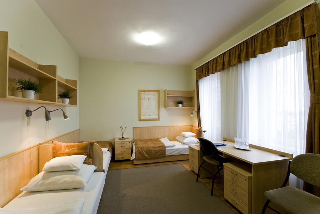 Hotel Kerpely Dunaújváros Eksteriør bilde